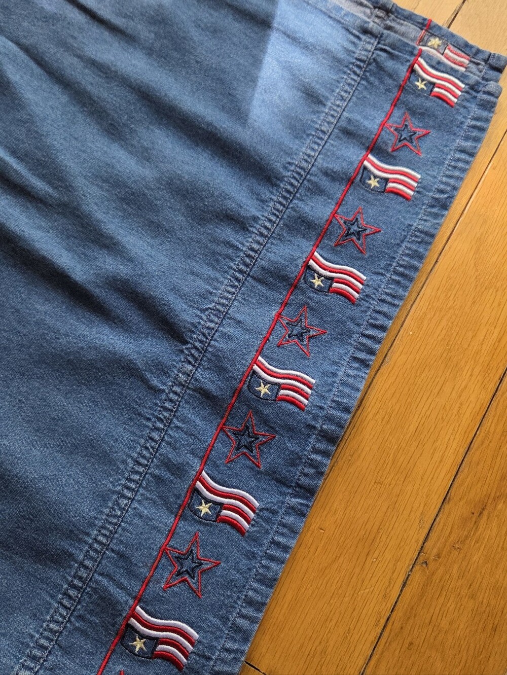 Vintage Denim Maxi Jumper Dress with Embroidered Stars and Flags Size M 100% COT - Picture 2 of 5